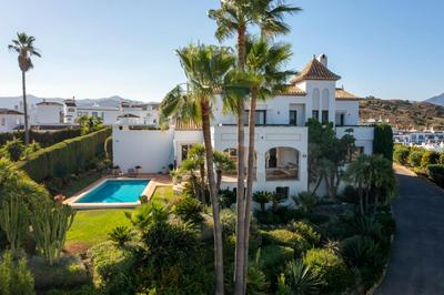 Private luxury 5 bedroom villa Benahavís near Marbella
