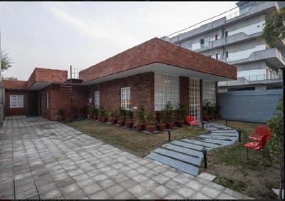 Luxury room in noida sector 132