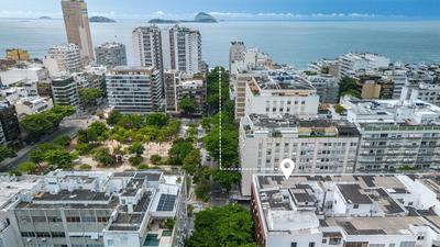 Newly renovated - 5 minutes away from Leblon beach