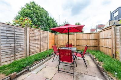 Lovely Home - Park Views & Ideal Transport Links