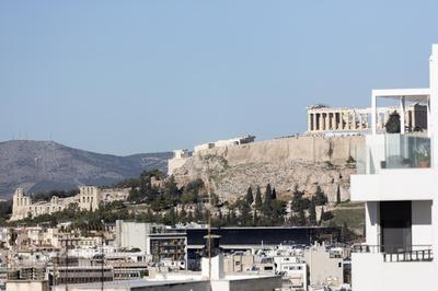 Renovated 3 bedroom apt with Acropolis View