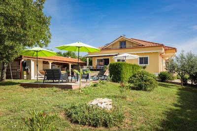 Villa Krase kids friendly for 10 persons in Rakalj with sauna - fitness & playground