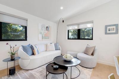 Dazzling Modern Home Close to Downtown Palo Alto and Stanford