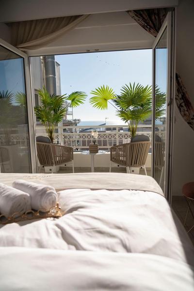 SeaView Luxury Suite