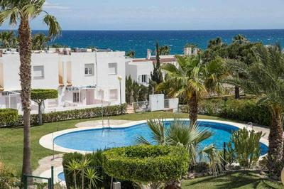 Espacioso apartamento de 3 cuartos con piscina