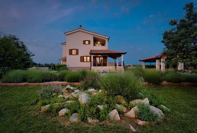 Villa Stokovci in Central Istria for families and kids with a large garden and playground