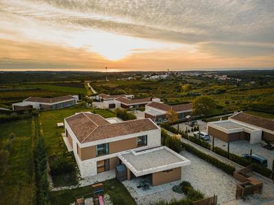 Villa Vigneto near Novigrad for 15 persons with sea view and whirlpool