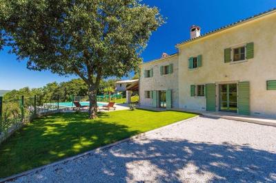 Villa Zvonar near Motovun with large pool and whirlpool
