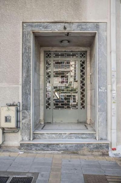 Stylish Studio with Gorgeous Private Yard!