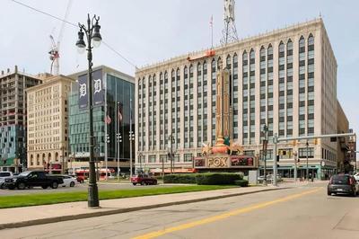 Amazing 1 BR Apt In City Center
