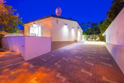Villa Manuela near Medulin with private heated pool only 500 meters from beach