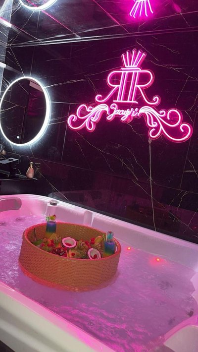 RR Jacuzzi