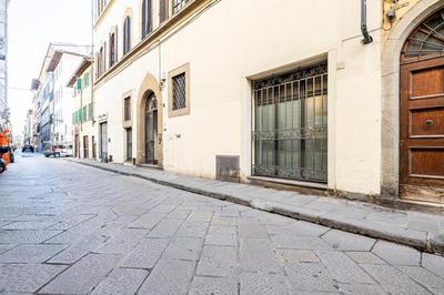 Ground Floor With Patio-Ghibellina 65