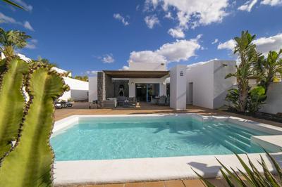 Excellent Playa Blanca Villa 4 Bedrooms Villa Mestana Modern Interiors