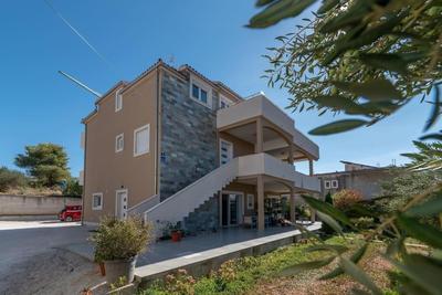 Spacious luxury apartment with sea view