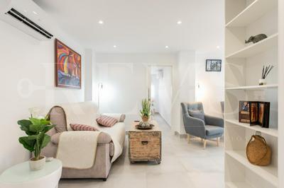 Comfortable and charming apartment with terrace by REMS