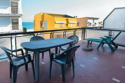 Bilocale fronte mare a Marcelli - M029