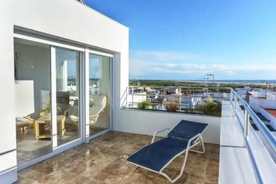 Apartamento con Terraza Vistas al Mar.