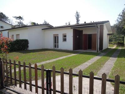 Semi-detached villa with large private garden