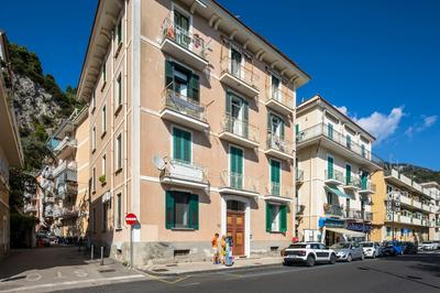 Un oblò sul mare