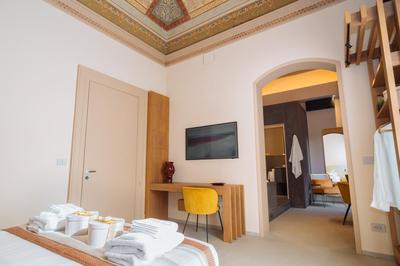 ETNEA Suite 270