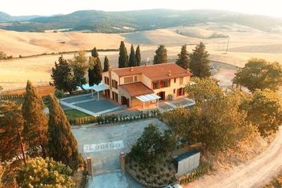 Villa Borgo del Silenzio with private pool, 5 apartments