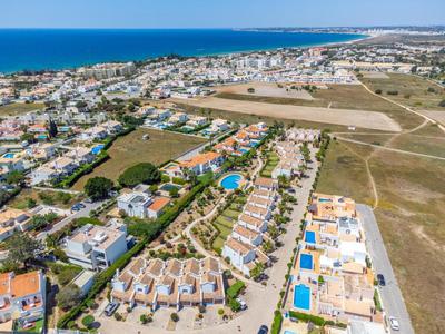 Villa Periquito 2BD Pool Fast WiFi AC Garden