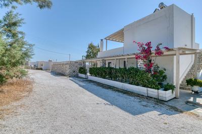 villa paradisia private swimming pool and jacuzzi