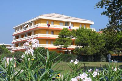 Comfortable flat near the sea with garden