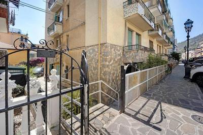 La Bouganville a 50 m dal mare