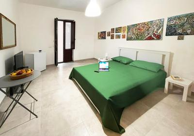 Casa Mariolina, brand new refurbished 2 bed apartment in the historical center