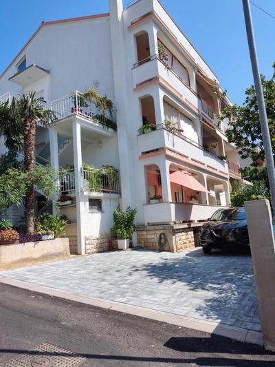 Apartment Ana with a Partial Sea View