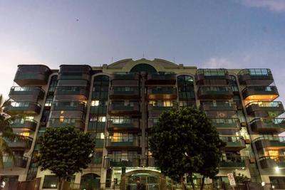 Apt frente ao mar com piscina - Posto 9 Recreio