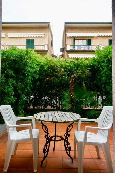 Bilocale con giardino al centro a Sirolo - S075