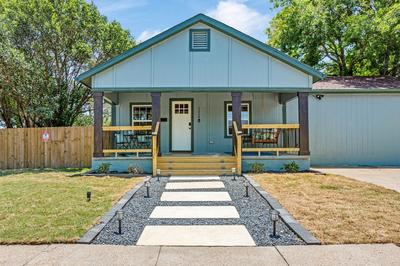 The Craftsman on Clay-Downtown-4 Blocks to Silos-Hot Tub and Cowboy Pool