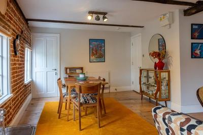 1960s Inspired City Centre Apartment for 4 with Parking