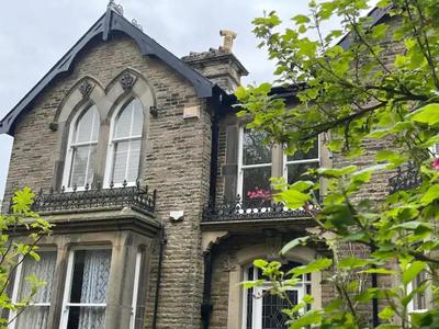 Marrington - Spacious 1st Floor Apartment - Walk to Buxton Centre - Sleeps 6