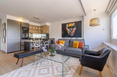 Charming 1-Bedroom Apartment by Plaza Colón Ideal Madrid Location Colon II