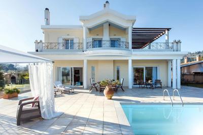 Magnificent Perama Villa - 4 Bedrooms - Villa Noulia - Gym - Great Pool Area - Corfu