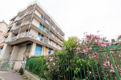 TRENDY APARTMENT CLOSE to the beach