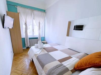 Apartamentos EconoStay Plaza de España