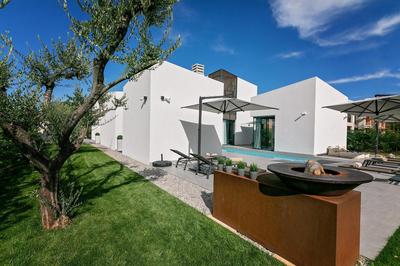 Modern villa Ruzic with pool near Porec