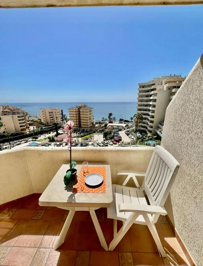 Spacious Studio in Benalbeach with sea views
