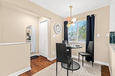 New! Cozy Upper 1BR Flat near Downtown Roseville