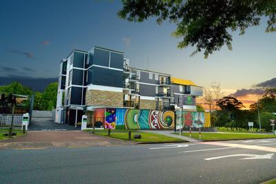 Urban Lounge Sleepery, SureStay Collection by BW