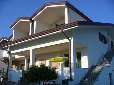 Ferienwohnung mit Grill in gepflegter Umgebung zwischen dem See Varano Foggia und der Adria