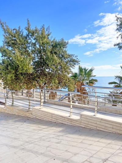 A 100 metros de la playa. Parking Gratuito Privado