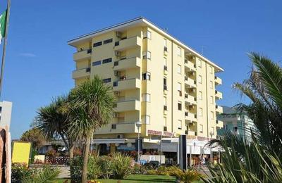 Bright flat overlooking the sea-Beahost