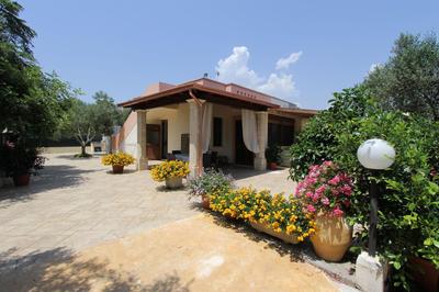 Villetta con piscina privata e giardino 506