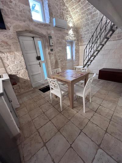 LA 13 guest house